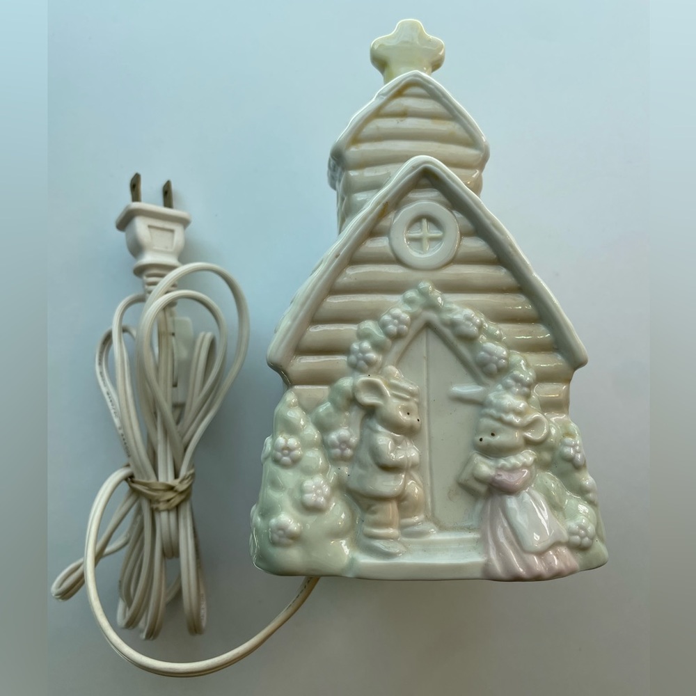 Vintage Enesco lighted church with mice. 1990. Made in Tawain.